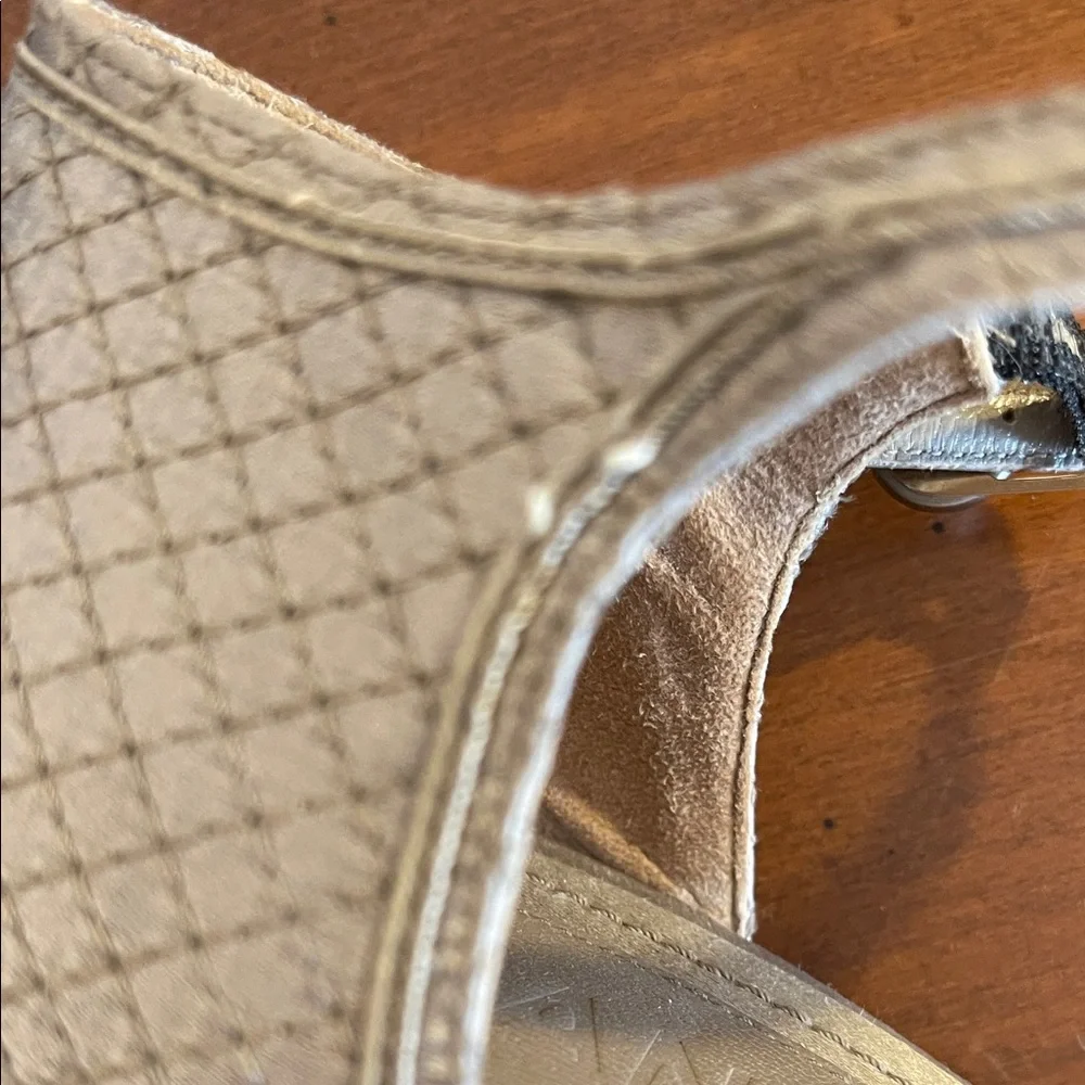 CHANEL silver/grey Textured Heels - Picture 5 of 13